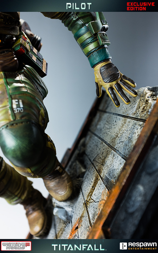 Illustration for article titled Wallrunning Titanfall Pilot Statue